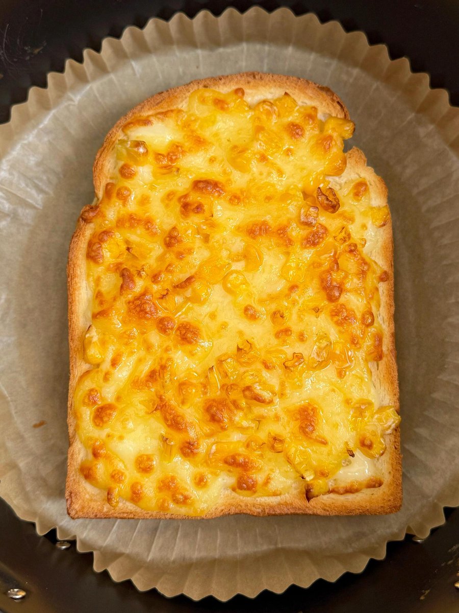 HarrisonEt24483's tweet image. Grab u0026 Share Snacks Alert!  Crispy rice crackers + creamy cheese dip = perfect movie night combo. Tag a friend you’d devour this with!  #SnackTime #ShareTheJoy