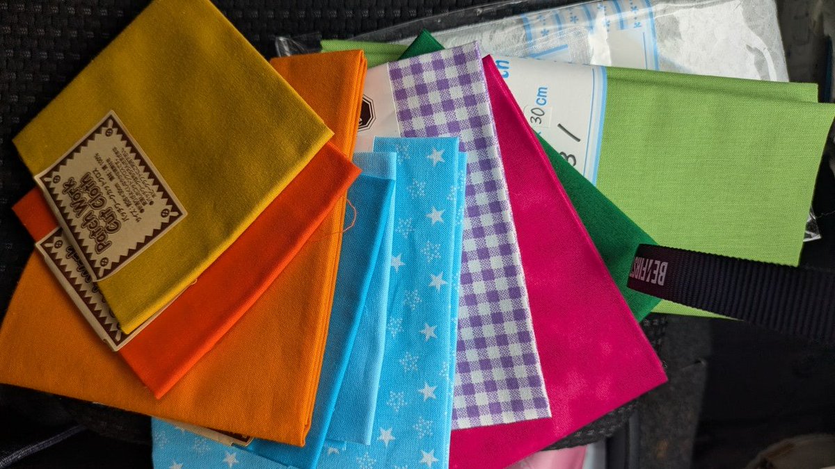 手芸店のポイントを使うために… こんなカラフル何に使うのか… 🐝さんの