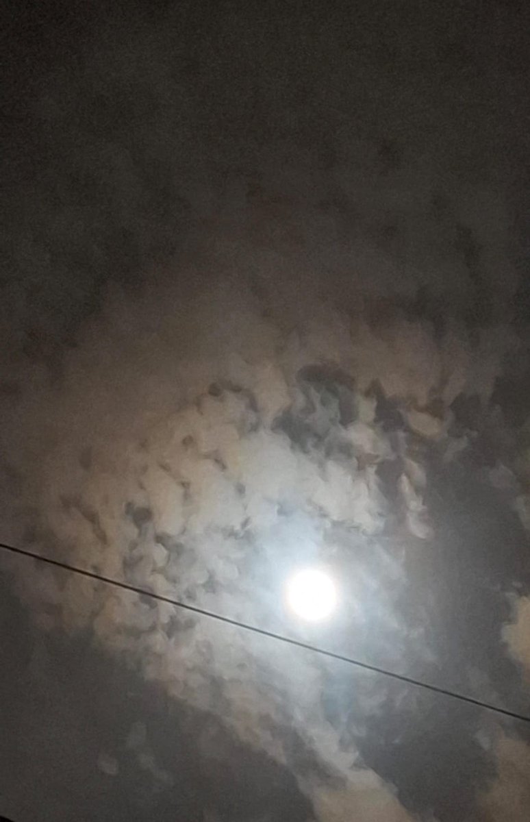 Keny_cb09's tweet photo. Ojalá ser una nube también, siempre son queridas, están por ahí sin hacerle daño a nadie y no te ignoran.. https://t.co/8GWdQnS0d8