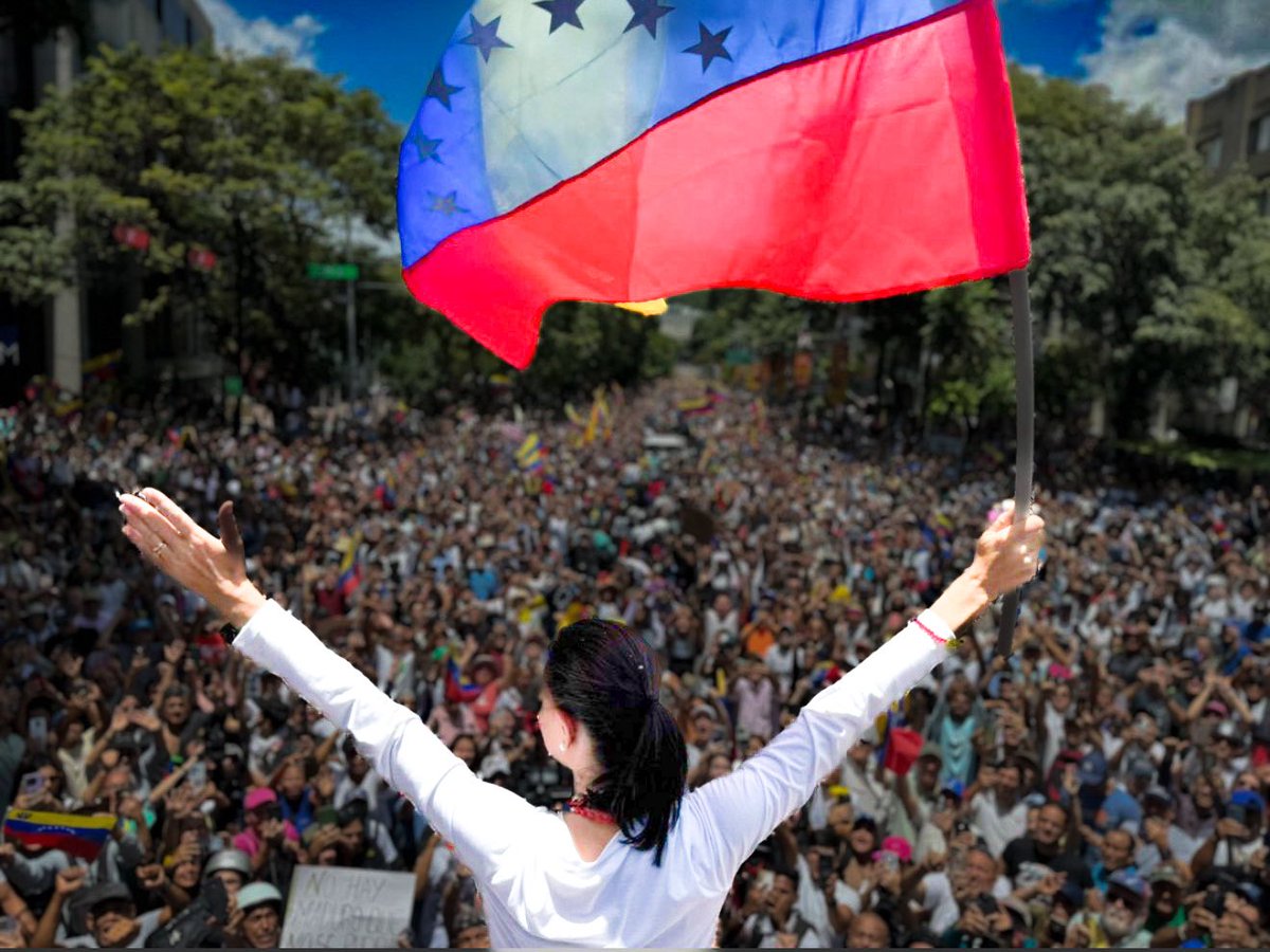 🇻🇪 En serio… faltan solo días para que MCM pise suelo venezolano otra vez.  
Después de años de destierro, amenazas y persecución, vuelve.

¿Estás dispuesto a apoyarla hasta el final para que sea la próxima presidenta?  
SÍ, con todo  
NO, dime por qué (honestamente)

No copies
