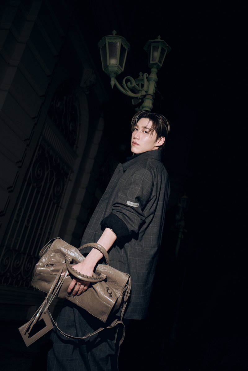 “พีพี กฤษฏ์” แบรนด์แอมบาสเดอร์ของ Balenciaga พร้อมบินสู่ปารีสเพื่อเข้าร่วมชมโชว์ Balenciaga คอลเล็กชั่น Winter 26 ที่จะจัดขึ้นวันที่ 8 มีนาคม เวลา 02.00 น. ตามเวลาประเทศไทย

PP KRIT X BALENCIAGA WINTER 26
#BalenciagaWinter26xPPKrit
#Balenciaga #PFW
#PPKritt