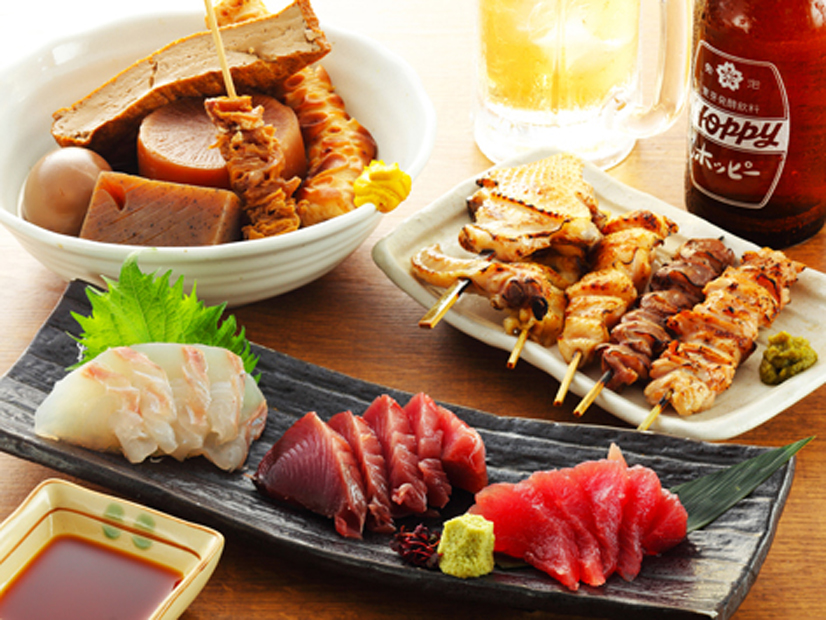Tamai_Group's tweet photo. 大衆酒場 玉井 西口店

🏮【溝の口・西口商店街】
提灯が灯る、昭和レトロな大衆酒場。
仕事帰りにふらっと一杯。
地元の呑ん兵衛に愛され続ける

名物は
備長炭で焼き上げる 炭火焼き鳥。

当日仕入れた新鮮な国産鶏を
職人が毎日手刺しし、備長炭で一本一本丁寧に焼き上げます。
香ばしい炭の香りと旨味は、お酒との相性抜群。

人気の名物はこちら👇

🔥 溝の口名物 金運つくね
国産鶏100％。
黄身と秘伝のタレを絡めて食べる自慢の一串。1本165円　2串275円

🍢 金運おでん
鶏がらスープで煮込む名物おでん
1個77円

🍢 おまかせおでん3種盛り198円

焼き鳥・おでん・刺身など
手仕込み・手づくりにこだわり
注文を受けてから丁寧に調理しています。

昭和レトロな店内で
ホッピー片手に一杯どうぞ🍺

2階には座敷席もあり
最大50名までの宴会もOK。

溝の口ではしご酒するなら
まずは玉井から🍻

📍溝の口駅 徒歩2分

🏮大衆酒場 玉井 西口店
https://t.co/MqNFJ0W31H

●営業時間
平日　16:00〜23:00
土日祝　15:00〜23:00

●TEL
044-833-5775

●住所
〒213-0001
川崎市高津区溝の口2-7-11

#溝の口
#溝の口グルメ
#溝の口居酒屋
#溝の口飲み
#溝の口ディナー
#溝の口はしご酒
#溝の口焼き鳥
#溝の口大衆酒場
#溝の口おでん
#溝の口ホッピー
#川崎グルメ
#川崎居酒屋
#川崎飲み
#高津区グルメ
#高津区居酒屋
#南武線グルメ
#田園都市線グルメ
#神奈川グルメ
#大衆酒場
#焼き鳥
#炭火焼き鳥
#ホッピー
#せんべろ
#はしご酒
#昭和レトロ居酒屋
#B級グルメ
#居酒屋好き
#呑兵衛
#たまいグループ
#玉井西口店