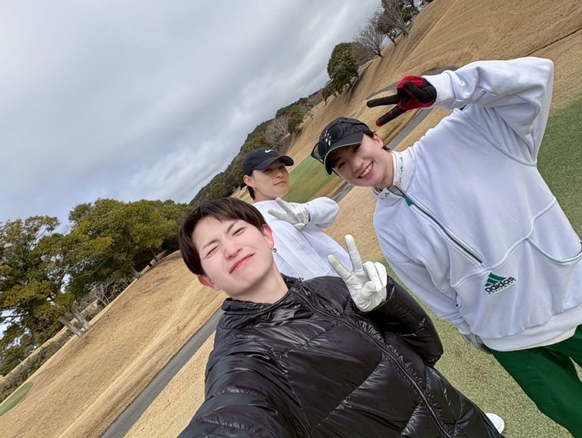 ato_2963's tweet photo. 비상 멜토랑 카나로 골프치러 갔는데요ㅠ 가족사진 보기좋아요 ㅎㅎ https://t.co/hOr8VLzC82