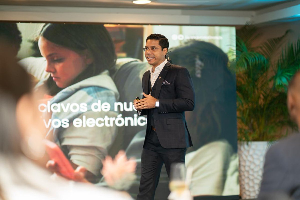 mindfreakevents's tweet photo. Una noche de emoción, estrategia y aliados. Felices de presentar formalmente nuestra marca y compartir con nuestros clientes en "The Mindfreak Lounge Experience". #MindfreakEvents #marketing #producción https://t.co/hEoT0UFtmE