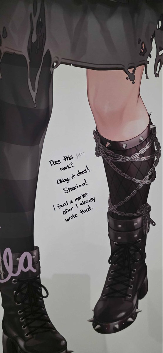 shiorinovella's tweet image. Shiori~n! 👁️‍🗨️
しおり~ん

I left 8 cries for help around the venue (aka signatures).
EXPO会場に助けを求めている8ヶ所「サイン」を残しておいたよ
See if you can find them all!
全部見つかるのかなぁー！

Post your pictures using #ShiorinOnAir  &amp;amp; #hololivefesEXPO26