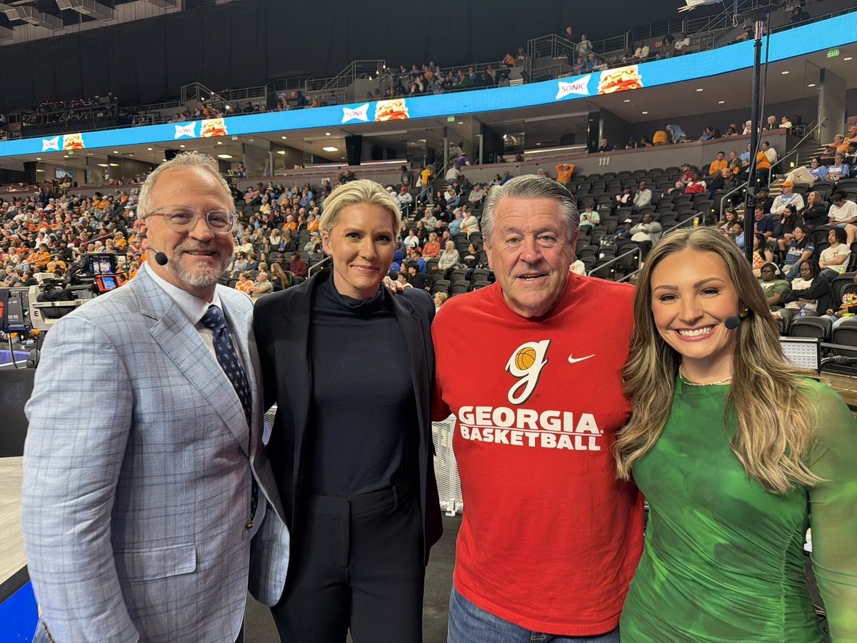 Alyssa Lang tweet media