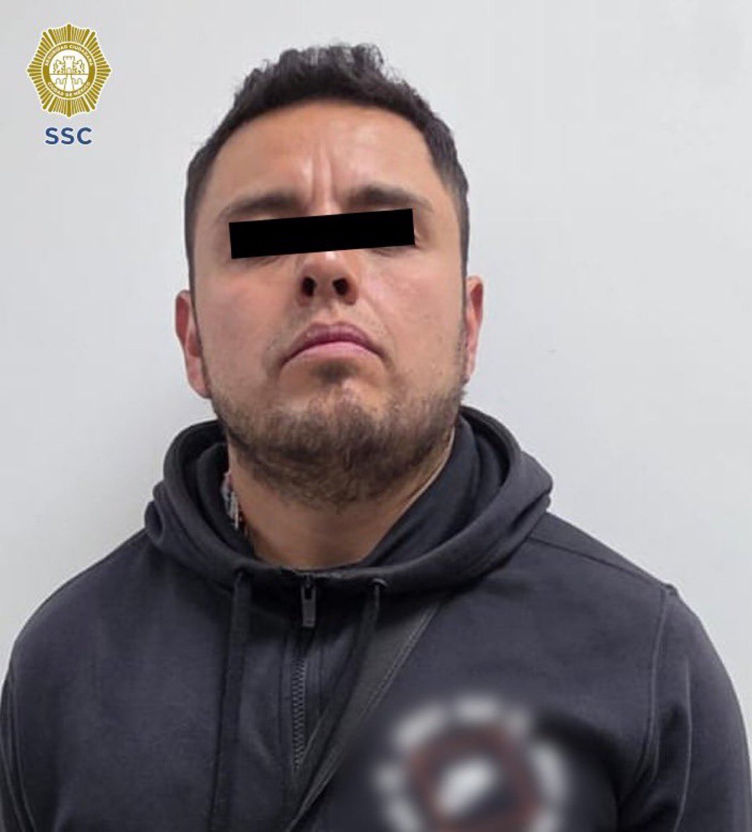 RedAMLOmx's tweet image. Edgar N. fue detenido por homicidio en Peralvillo y, sí, no es sorpresa: es empleado de la #priista Alessandra Rojo de la Vega @AlessandraRdlv , quien trabaja parcialmente como alcaldesa de la Cuauhtémoc  en sus tiempos libres.

Mientras la alcaldesa se la pasa en redes sociales,
