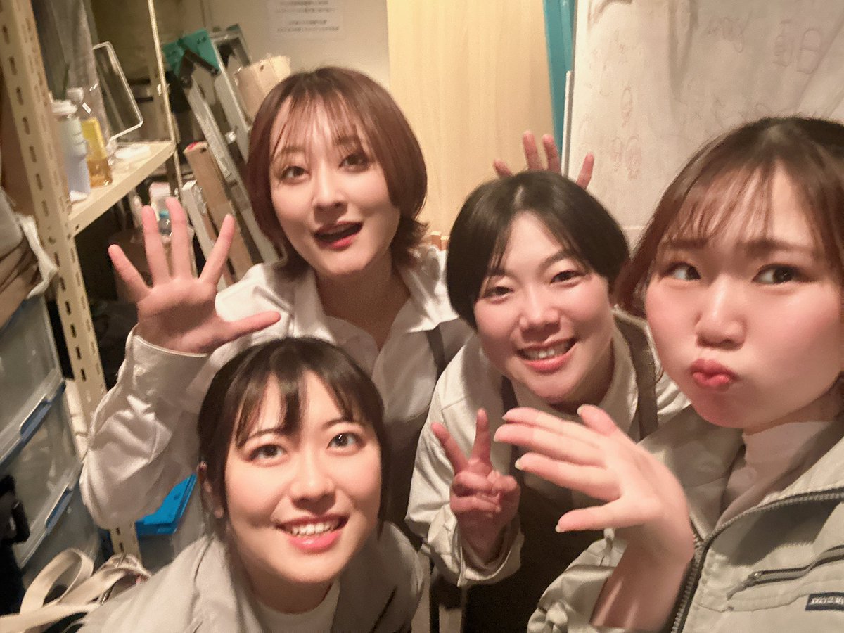 昨日の17:00チーム🥹🥹
もうラストが近づいてるよ…😂😂
このチームに名前をつけるなら笑顔最強チーム！！みんな場面事に切り取って笑顔の写真欲しいぐらい眩しい笑顔かましてくれる😌💭Loveい🥰🥰
本日は14:00～！！！ワクワク！！！
楽しみだぁ！！！！😊