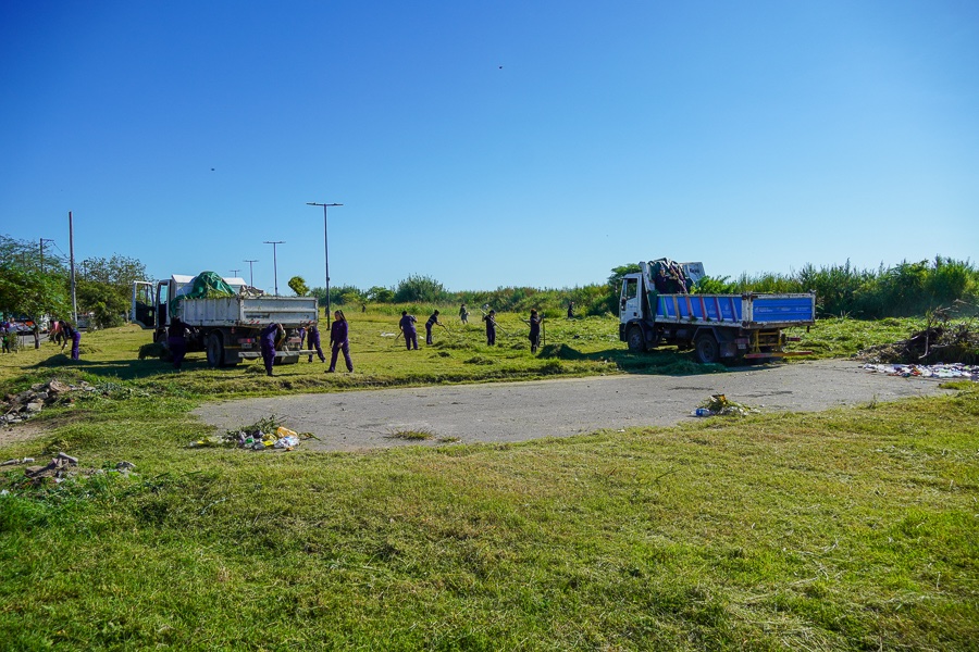 tori_flores's tweet photo. Trabajando juntos por una ciudad más limpia y cuidada.

Desde @CbaAmbiente  , en conjunto con @MuniCba  y @gobdecordoba , realizamos un operativo integral de limpieza y puesta en valor en la zona norte de la ciudad.

Se llevaron adelante tareas de desmalezado, limpieza de luminarias y acondicionamiento de espacios públicos, espacios verdes y plazas, con el objetivo de mejorar estos lugares que son de todos.

Seguimos trabajando para que cada barrio esté más limpio y cuidado. Ahora también es fundamental el compromiso de los vecinos para mantener y cuidar estos espacios. 🌱

#AmbienteCba #HacerParaCrecer
