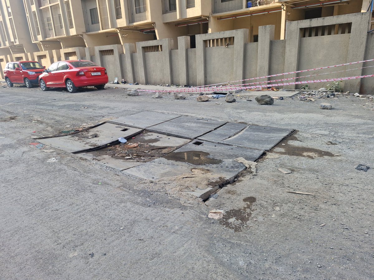 CNajids's tweet photo. @TMCaTweetAway
Location behind dosti complex shil
Near to Dosti foundation school

Huge vehicles are going on water duct and can have unforeseen event

As this is only route for school kids https://t.co/11ET0ZbYyk