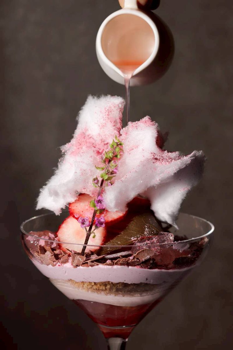 柏店・新検見川本店】本日より！！ 花筏〜桜のパフェ〜 花筏は、水面に