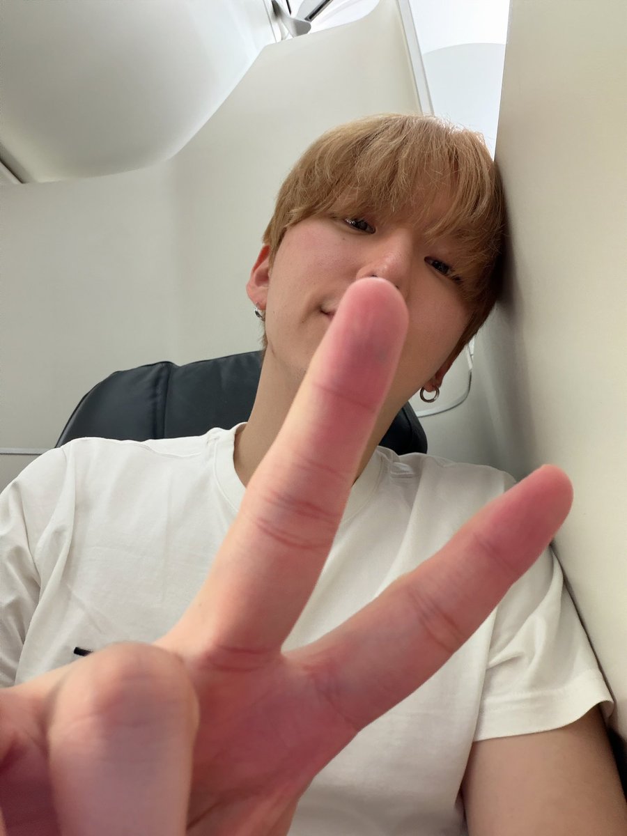 Mon_d_u's tweet photo. 조심히 갔다오렴🫳🫳 https://t.co/RbbMC4QhXo
