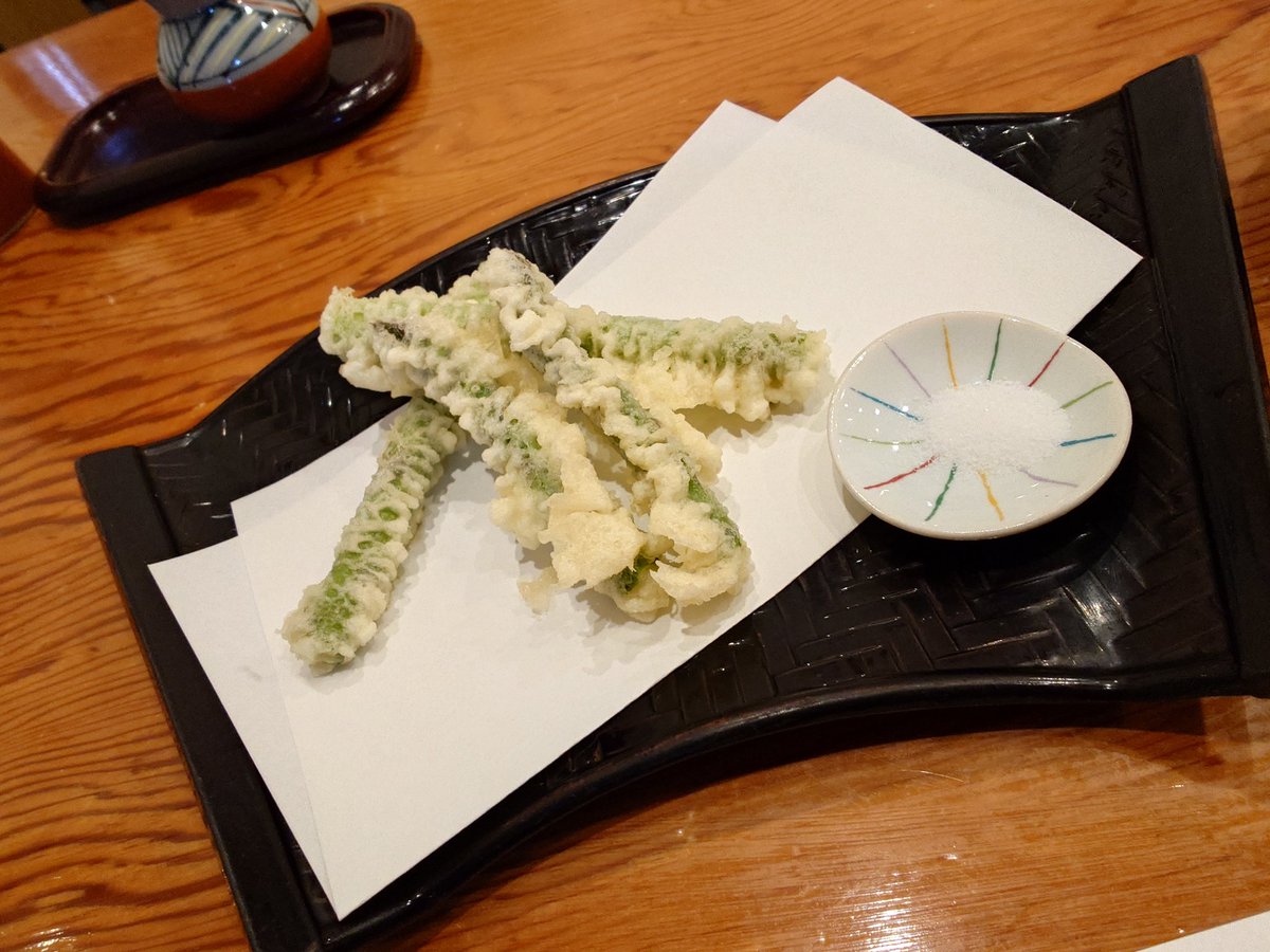 アジ刺にアスパラ天を塩で 