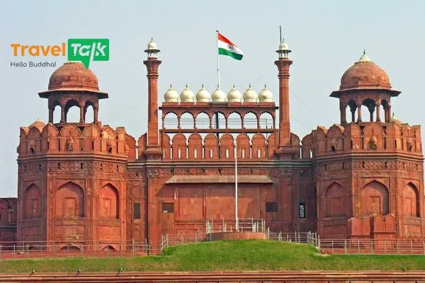 tourando's tweet image. Tam Giác Vàng Ấn Độ có gì đáng đi? Từ Delhi cổ kính, Taj Mahal ở Agra đến Jaipur rực sắc cung điện, đây là hành trình “nhập môn” trọn vẹn nhất để cảm nhận văn hóa và di sản Ấn Độ. Xem ngay: traveltalk.vn/nhung-diem-tha… #TamGiacVang #AnDo #Delhi #Agra #Jaipur