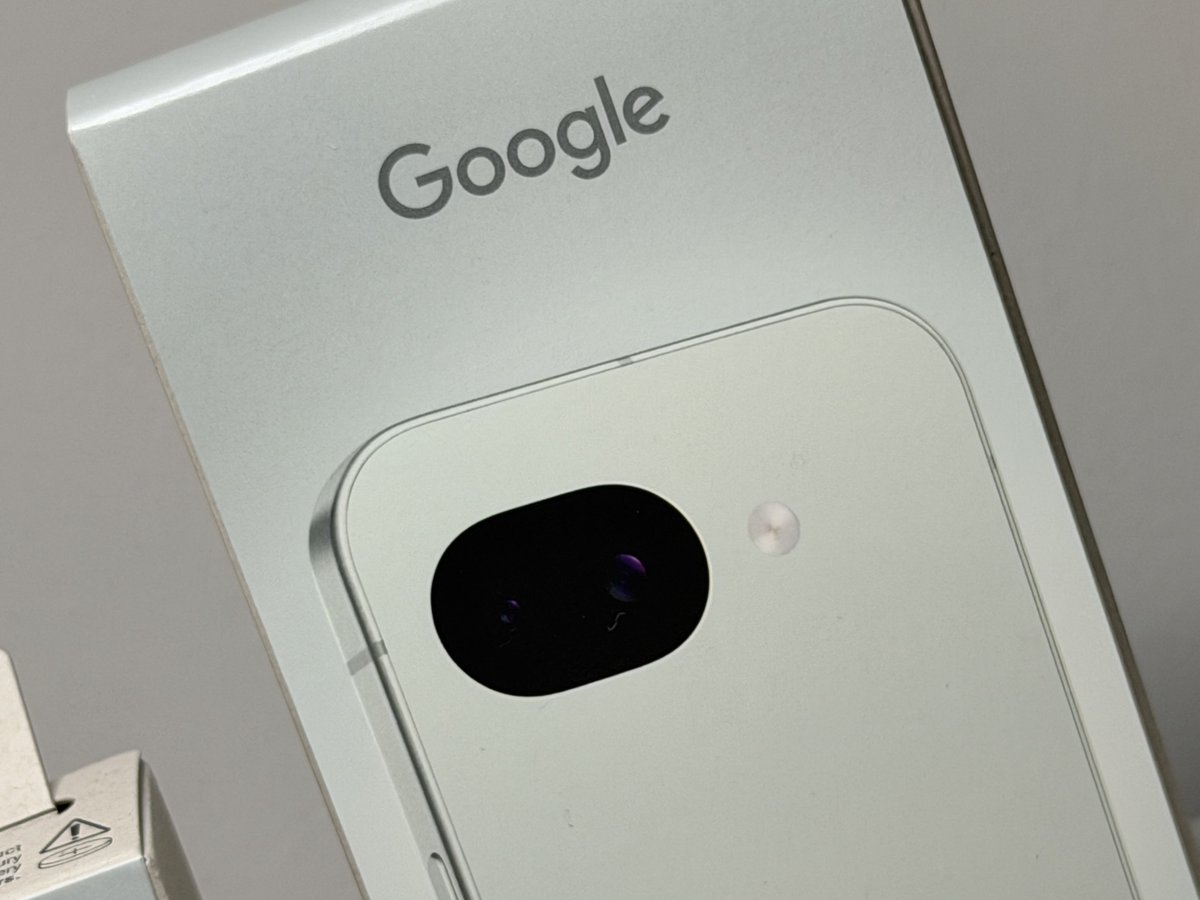 Just received the brand new Google Pixel 10a ‼️Sleek design, good camera, and that G4 Tensor chip from last years Pixel 9a is slightly optimized. I paired it with the Pixel Buds 2a for the full vibe. Who's on a budget and interested in the 10a? Drop your thoughts! 🔥📱