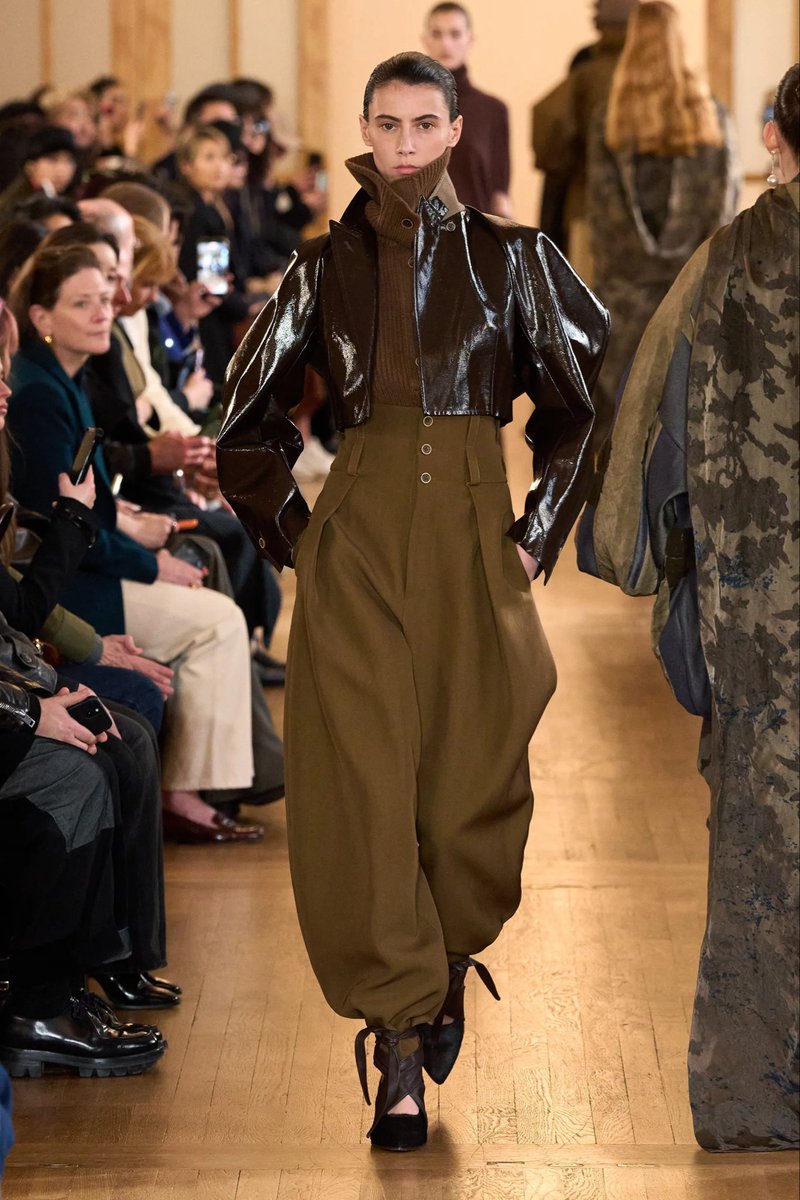 wishingbow's tweet photo. some amazing tailoring on these pants from the uma wang runway https://t.co/QnUkUIrMwy