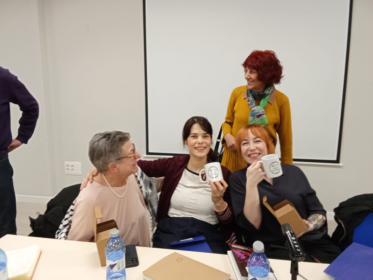 ElAgoraMTZ's tweet photo. ¡Qué potencia la de @isaserras e @irezugasti en @ElAgoraMTZ! Presentación de las que te remueven y no dejan a nadie indiferente. 

En este #8M2026, gritamos fuerte:
#FeminismoInsumiso
#EstoNoEsUnaGuerra  
#NoDejaremosQueElPasadoAvance https://t.co/WA81BGBvyW