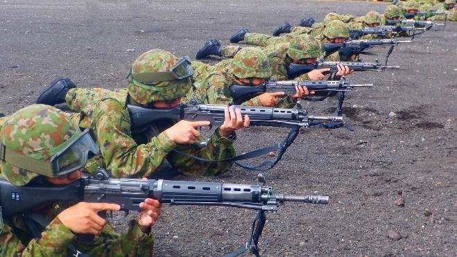 1log_nerima's tweet image. 【マルチに活躍する整備員！】
#第１普通科直接支援中隊 は、市街地を想定した訓練場を活用し、ガンハンドリングの訓練を実施しました。
工具と銃を状況に応じて持ち替え、整備も戦闘もこなす、それが“自衛隊の整備屋さん”なのです！
#１後支 #２整大 #１ＤＳ #市街地戦闘訓練