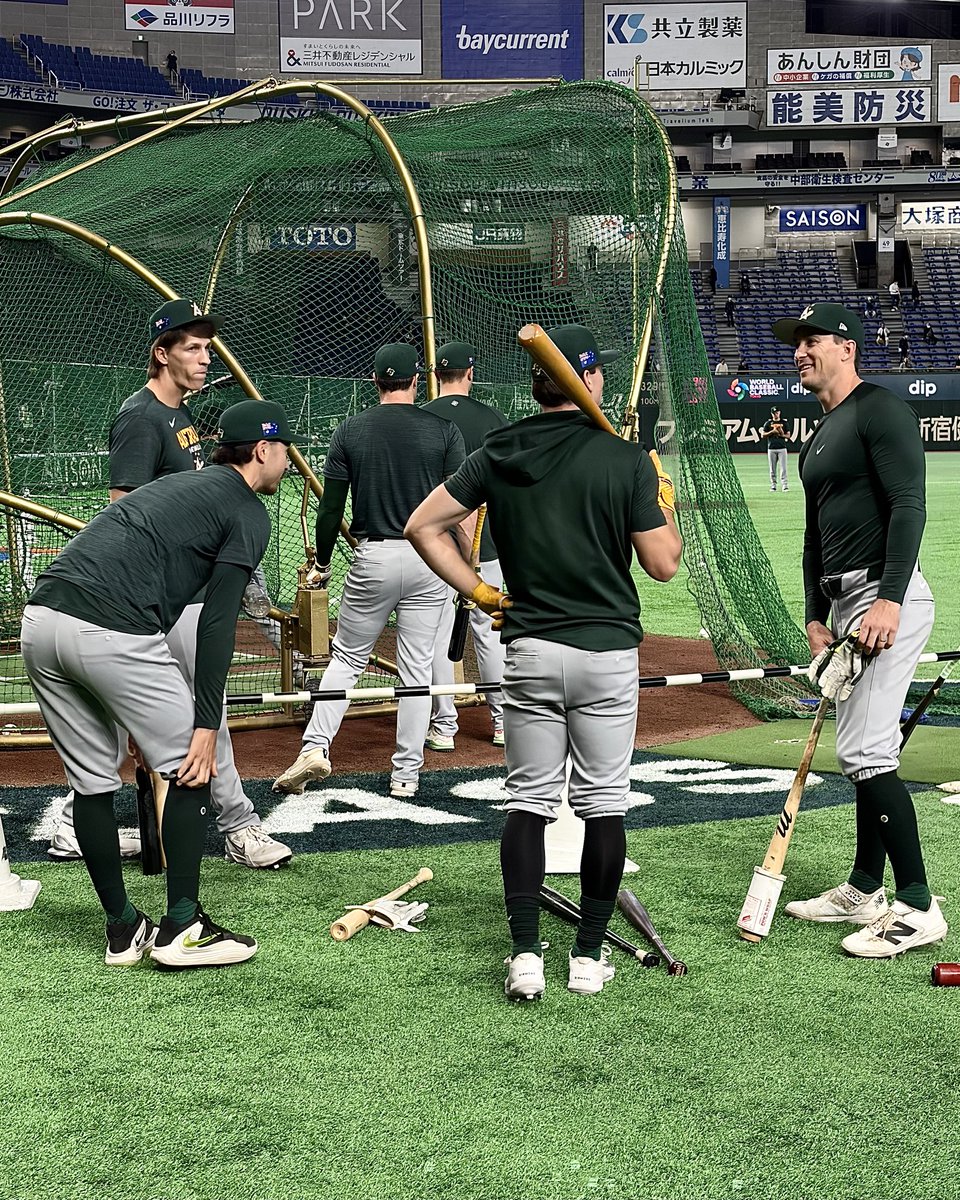 2026 WBC 호주 vs 체코 경기 전 몸 푸는 장면