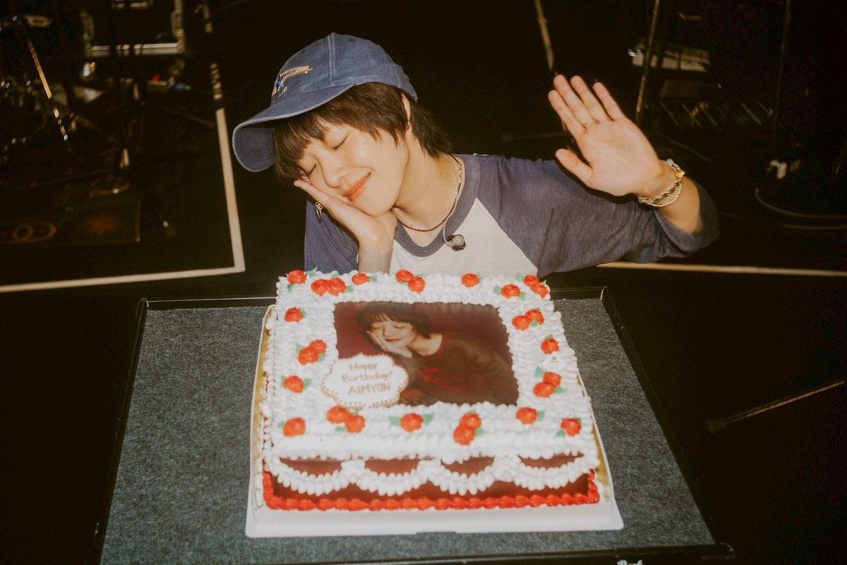 ６人きょうだい次女、今日31歳になった✌🏻
父ちゃん母ちゃんにありがとうやね。
みんなからのお祝いメッセージも嬉しい！
ほんまに沢山ありがとう。
毎年覚えてくれてて感激やわ......。
ゆっくり時間かけて見るよー！✨🍓
これからも自分らしく生きます ∩^ω^∩🍺