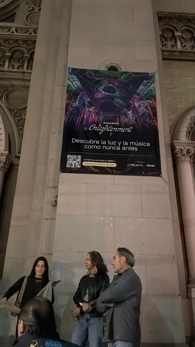 eltraviesodan's tweet photo. @AlessandraRdlv nos explica porque manda a cerrar un evento de luces en la iglesia ? Parroquia de la sagrada familia, argumento: no tener plan de protección civil, imagino que tampoco tendremos misa el sábado y los bares cuando? @tvazteca_cdmx https://t.co/S66qcZ7n16