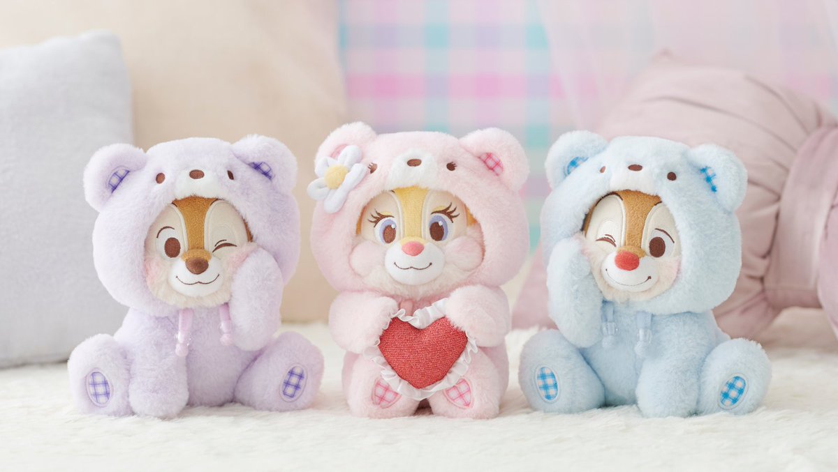 disneyjp's tweet photo. 🐿チップとデールのコレクションが登場🐿

クマデザインのパジャマを着た
#チップとデール、クラリスのアイテム🧸💕

#ディズニーストア.jp&amp;一部店舗で3月10日より、その他店舗では3月13日より発売
※店舗でのご購入は来店予約が必要です
▶️https://t.co/sQ97EHz5rS https://t.co/zvuIT1BiSN
