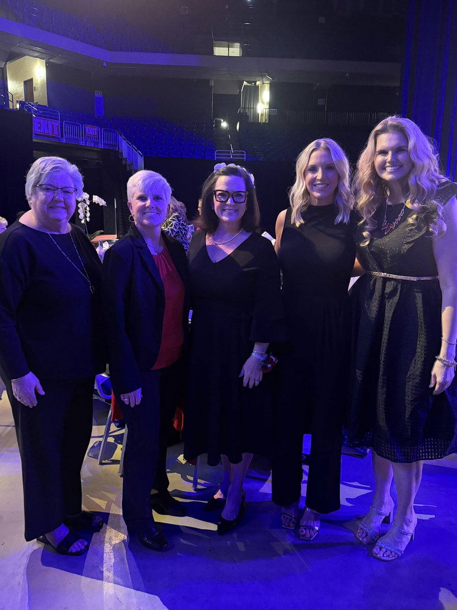 Lynn Blakeslee tweet media