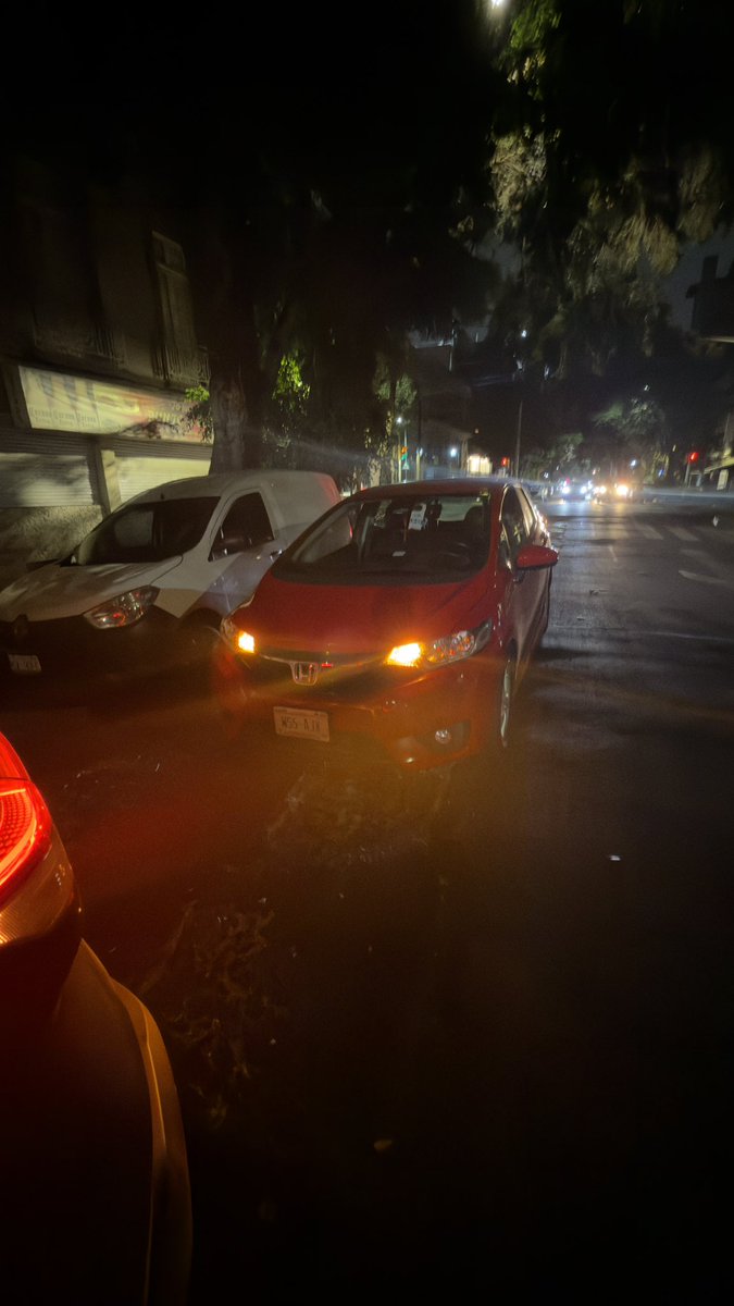 eltraviesodan's tweet photo. Hasta autos sin placas trae… https://t.co/Gh2K8jsAqN