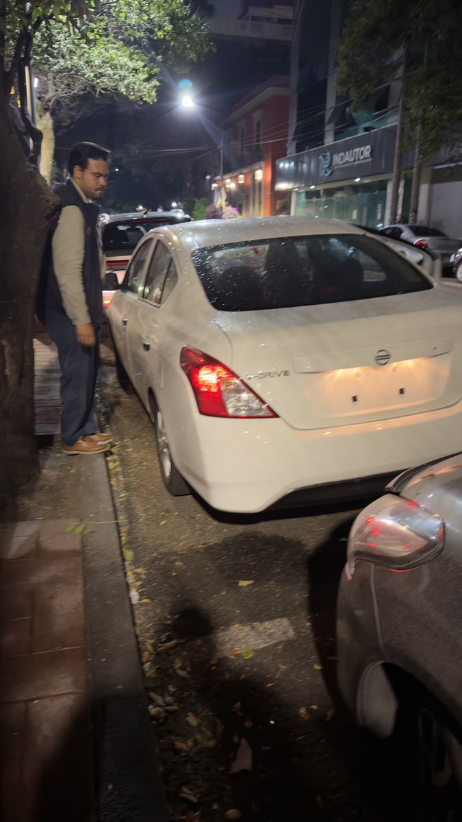 eltraviesodan's tweet photo. Hasta autos sin placas trae… https://t.co/Gh2K8jsAqN
