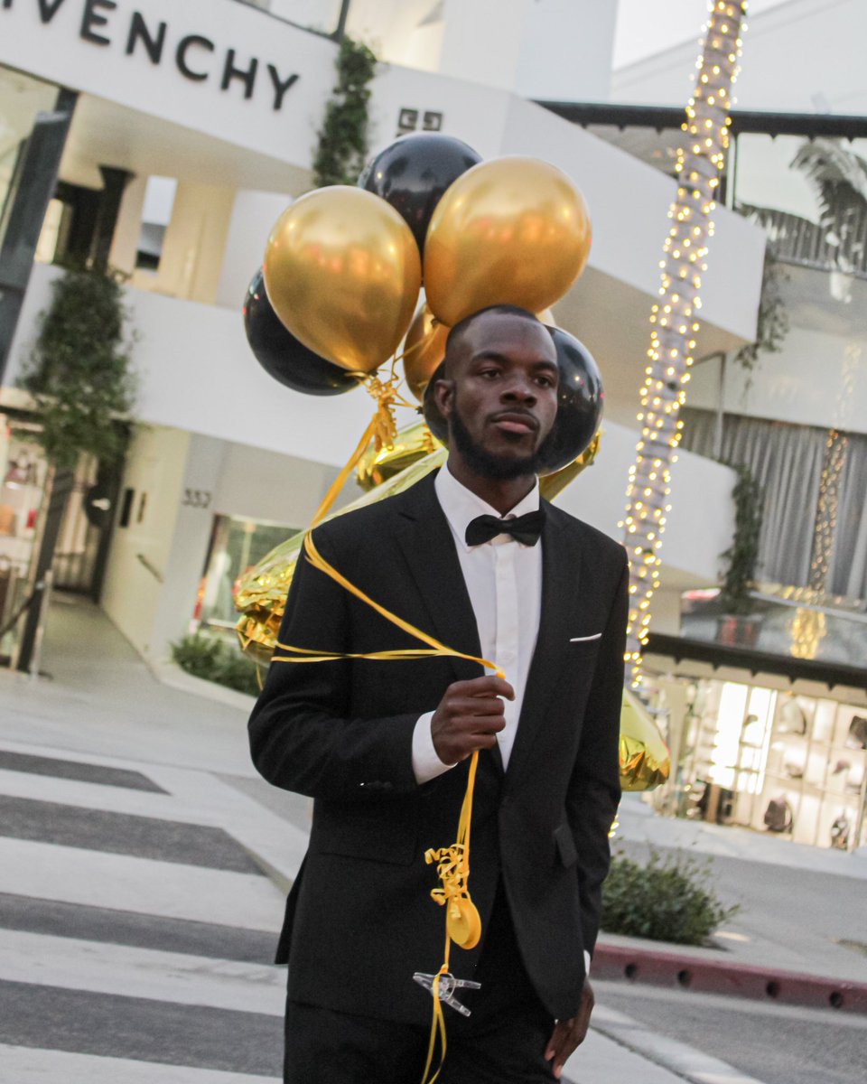 ikeeennna's tweet photo. Birthday drip on full, mood untouchable. 💎🎉🍾 https://t.co/l4JIwaFTSg