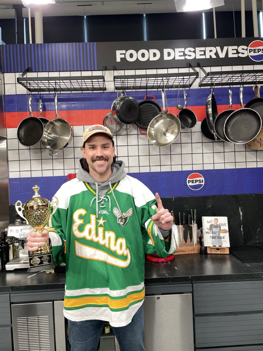 cawbcbb's tweet image. Edina!