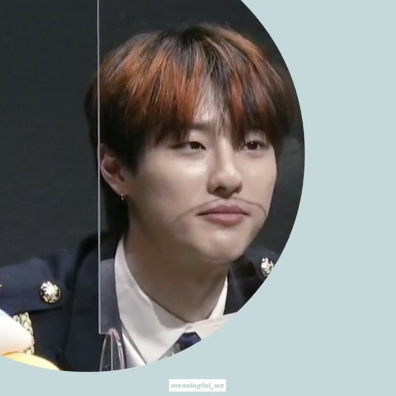 밤 tweet media