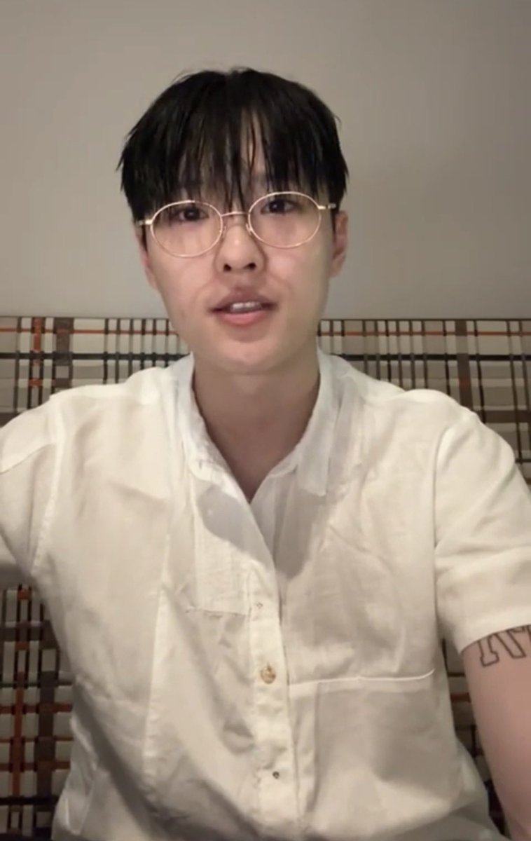 밤 tweet media