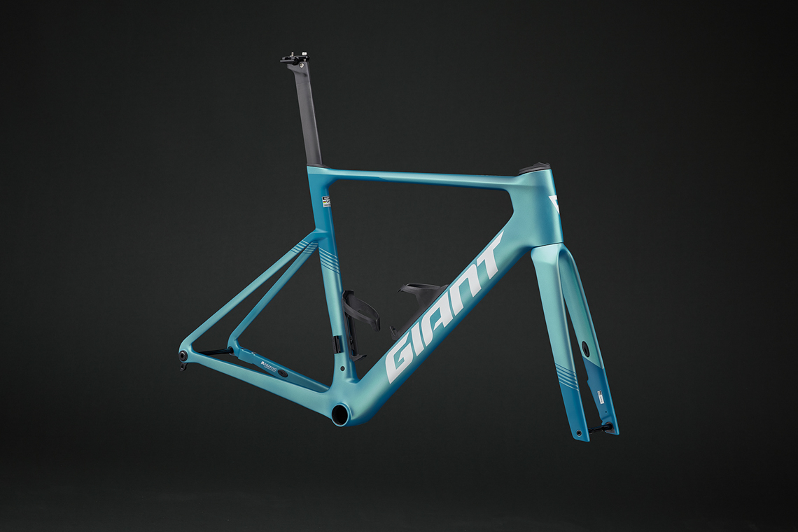 3110mo's tweet photo. ▼PROPEL ADVANCED PRO FRAMESET
¥363,000
サテングレイシャーティール
FRAME 980g, FORK 375g (M)
フレーム：Advanced-grade Composite, 12x142mm thru-axle, disc, UDH
F.フォーク：Advanced SL-grade Composite, full-composite OverDrive Aero steerer, 12x100mm thru-axle, disc https://t.co/k8PnkIzKD5