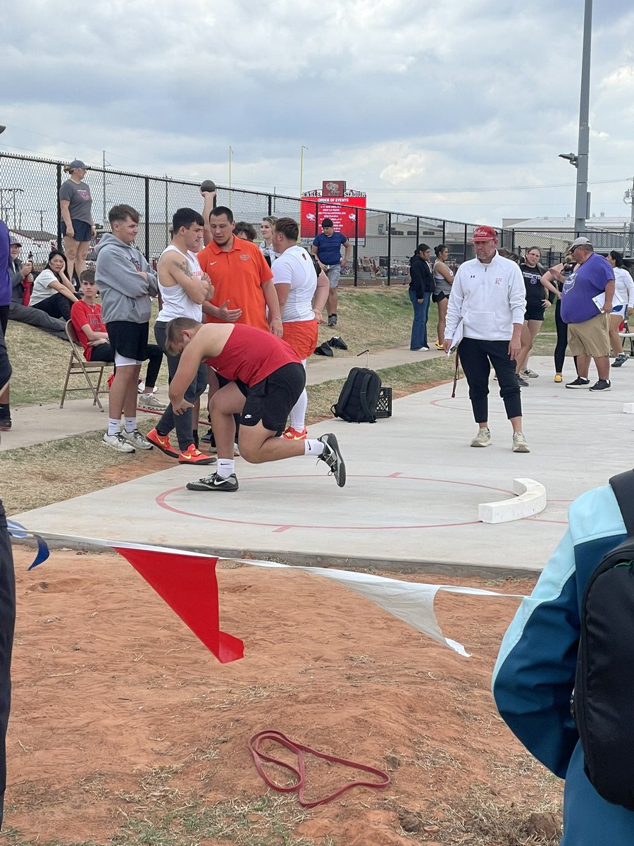 cheyneal13's tweet photo. Hero Relays 
Shot Put Champ 🥇 https://t.co/zdI8csz0dt