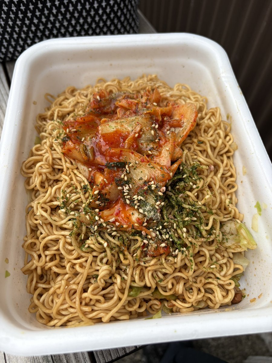 大正義ペヤングにキムチのせるやつ