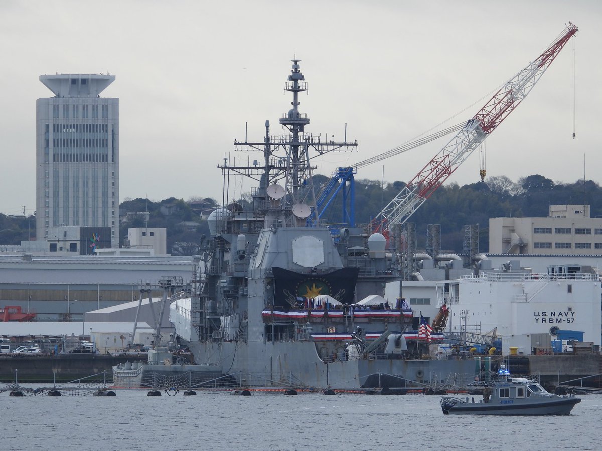 タイコンデロガ級ミサイル巡洋艦「ロバート・スモールズ」(USS Robert