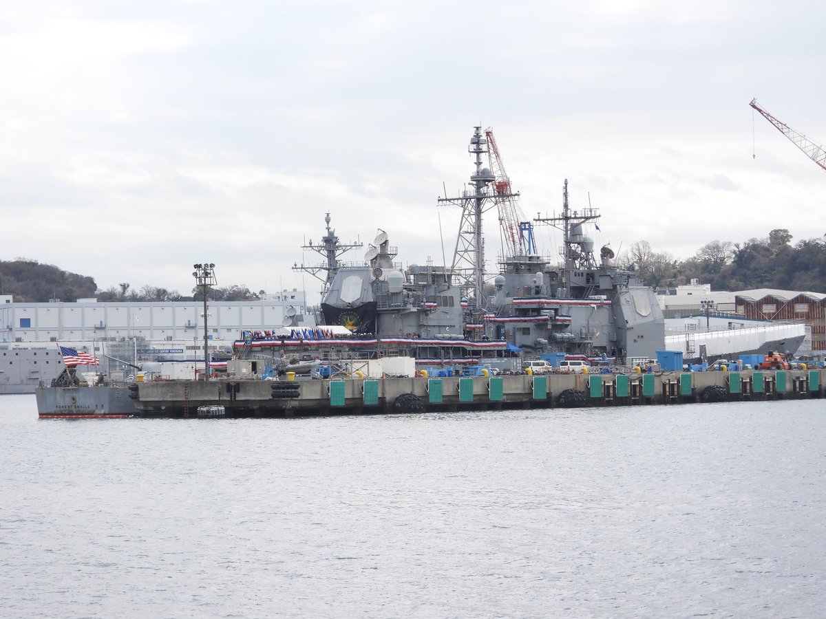 タイコンデロガ級ミサイル巡洋艦「ロバート・スモールズ」(USS Robert