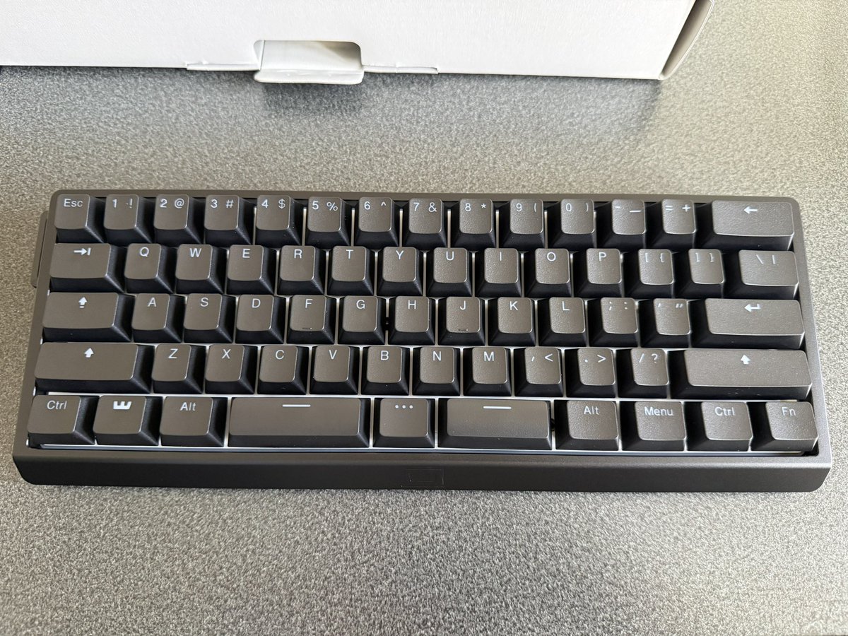 Tomuz0n's tweet photo. wooting 60HE v2

言わずと知れた神キーボード⌨️ ✨
アルミケース傾斜付けれなくてちょっと低いのでケース変えてみようかなと検討中 https://t.co/02SJmFh7ng