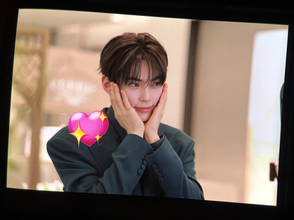 냐._.로 tweet media