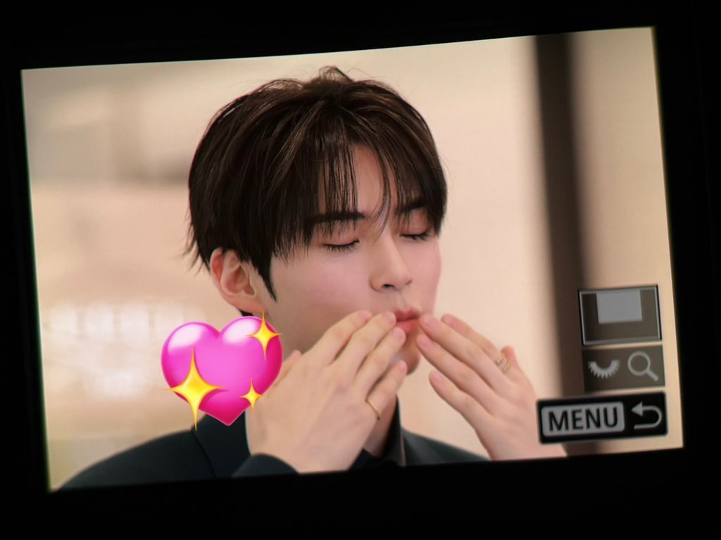 냐._.로 tweet media