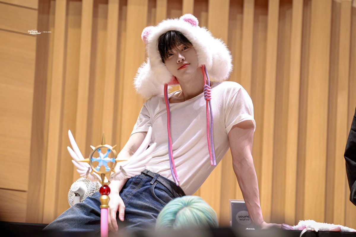 danana813's tweet photo. 원래 자고로  남성성에 연연해하지않을때 가장남자다운거고 제일위에군림할 남자인거임 < 에 ㅇㅈ하시는분 https://t.co/p36ncgeCN9