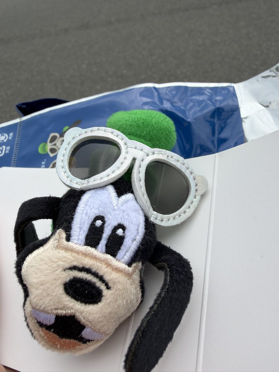 marumaruka33's tweet photo. ディズニー ミッキーマウスと仲間たち
リングサングラス リング

譲：グーフィー
求：定価＞デイジー

舞浜orランド手荷物検査前で交換可能です https://t.co/ZePUnWicPl