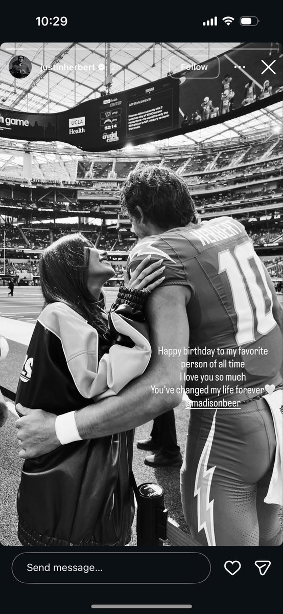 f ꨄ is seeing ari tweet media