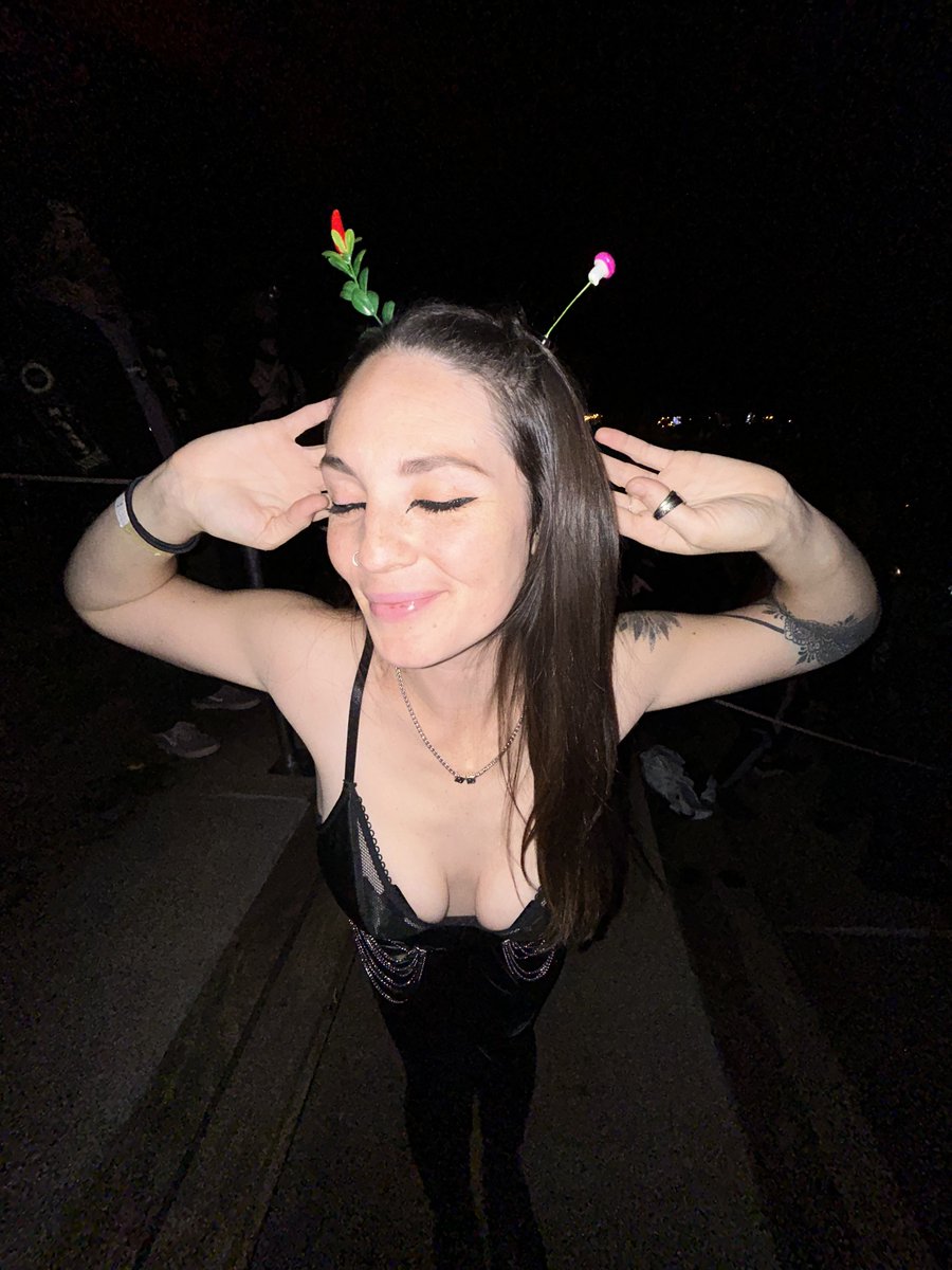 Srirachaaa 🌶️ tweet media