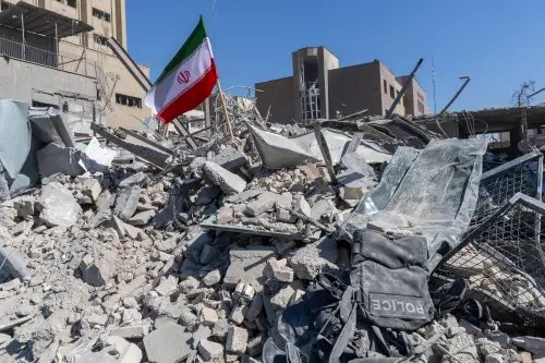 Bates02324's tweet photo. Powerful leaders talk strategy.
Civilians face the consequences.

As tensions escalate in the Middle East, human rights groups warn ordinary people are increasingly at risk.

War must never erase human rights.

#HumanRights #ProtectCivilians #MiddleEast https://t.co/t41YT9Sjg5