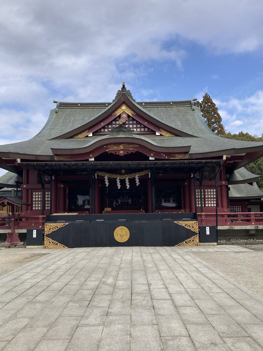 minimiiko's tweet photo. 初詣がまだだったので、ドライブがてら⛩参拝に。
ウン十年前、まだピチピチの高校生だった頃にバイトした饅頭屋さんまだあった！懐かしー！
300円で停めた駐車場のおじさんに、温かいコーヒーと🍎林檎2個貰った。めっちゃ幸せ🍀 https://t.co/idmEotsM3C