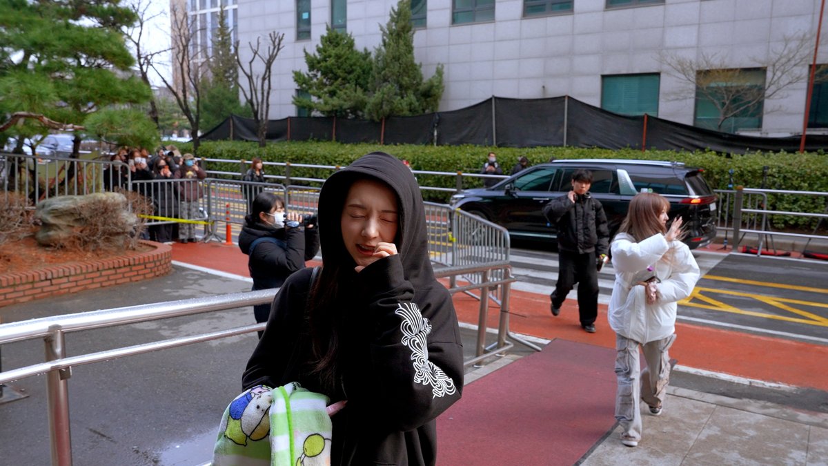 kbsworld_enter's tweet photo. [4K] Hearts2Hearts, IVE, WOODZ, X:IN, EVERGLOW, MADEIN | On the way to Music Bank 260306

#Hearts2Hearts #IVE #WOODZ #XIN #EVERGLOW #MADEIN #H1KEY #TUNEXX #ParkJiHyeon
#ONEPACT #ChoCo1XChoCo2  #SUCTION #DAILYDIRECTION #ASC2NT #LAVIN #SentimentalSquad

https://t.co/TVsxKspoSo https://t.co/RyPmjvuvpS