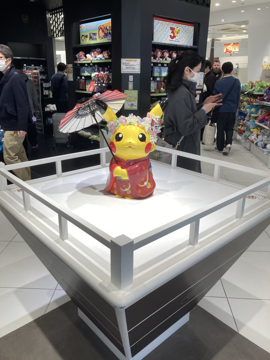 イベント会場の建物にまさかのポケモンセンターキョウトがあったので