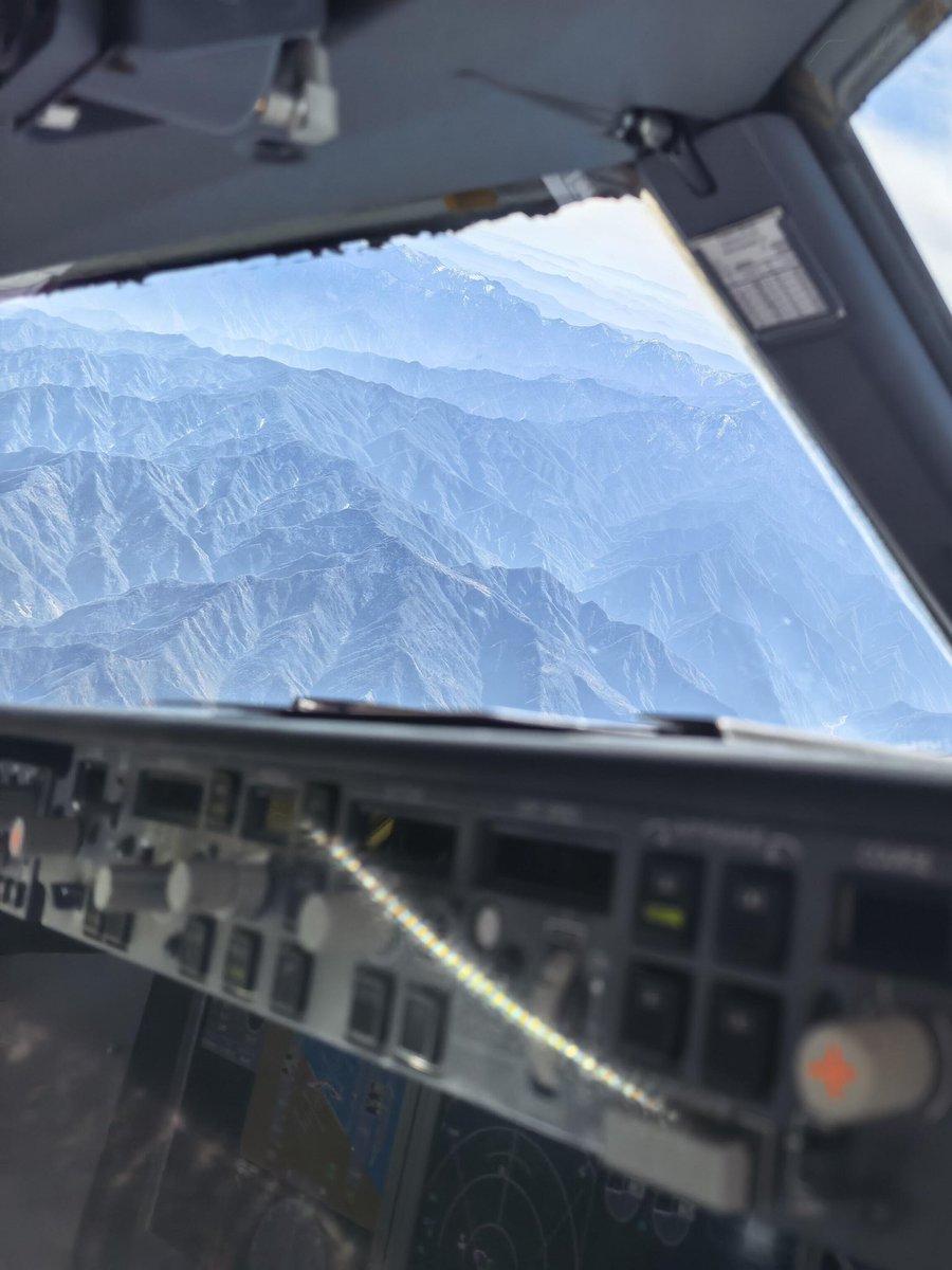 Tom Hiddleston tweet media